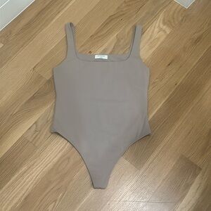 Aritzia Babaton Size Large Bodysuit